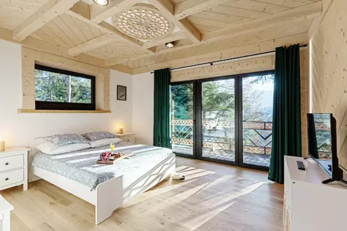 Sypialnia wraz z tarasem oraz widokiem na Tatry